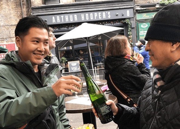 Orangtua adalah sosok yang membuatnya ingin membuka usaha sendiri dan menjadi mandiri